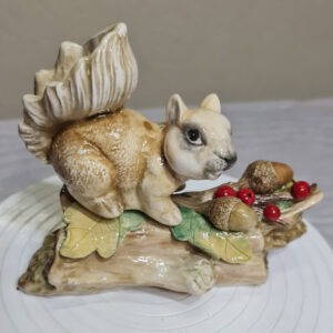 Arranjo de Flores com Esquilo